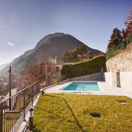 Pool By Italian Lägenhet